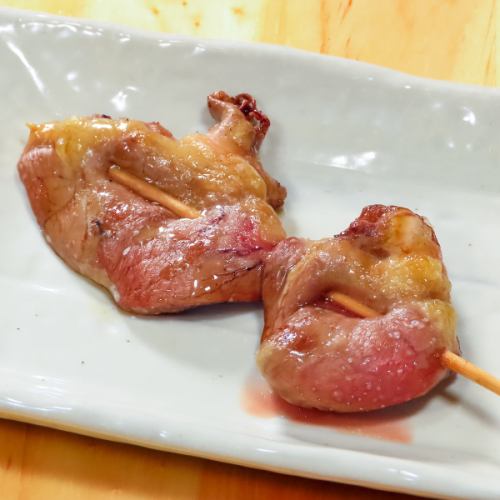 ハツやレバーの串焼き
