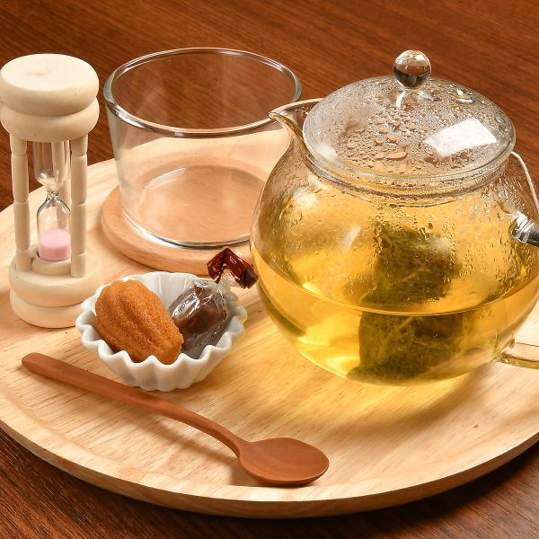 [Miyazaki herbal tea] "Yururi for relax" "Meguri for beauty" 700 yen each (tax included)