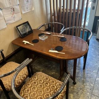 4名掛けのテーブル席を2席ご用意しています！急な飲み会やご友人やご家族でのお食事にご利用ください。