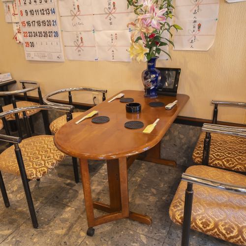 <p>테이블 좌석은 4 명이되어 2 석, 준비하고 있습니다! 보조석도 맞추면 5 명까지 이용하실 수 있습니다!</p>