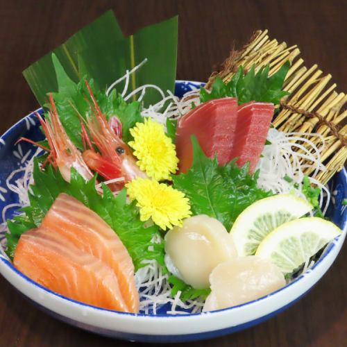 Not only Yakitori and Kabutoage, but also sashimi!