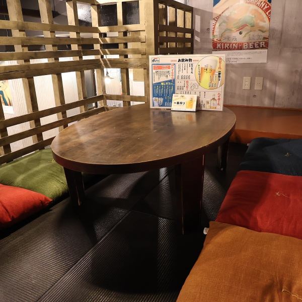 【半個室としても】ロフト上はちゃぶ台を囲むお座敷に。限定1席のためご予約はお早めに！