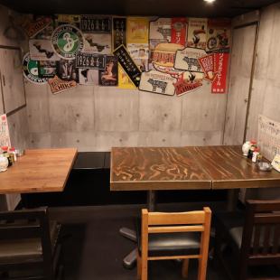 ロフト下の、半個室的空間のテーブル席