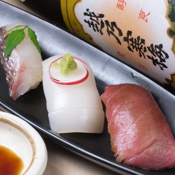 享用时令生鱼片和寿司！