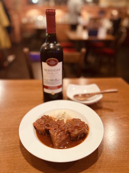 You can cut it with chopsticks♪ Soft pork simmered in red wine