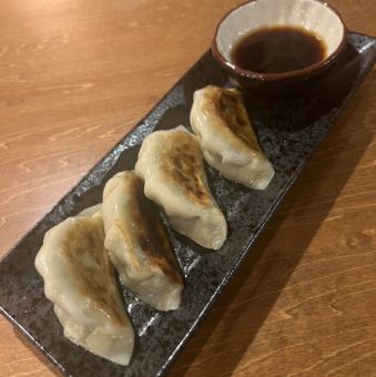 べべや特製焼きギョーザ