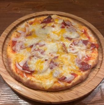焼きたてピザ