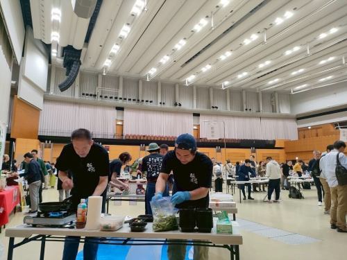 再次回去
5月6日，在鳥取縣米子市舉辦了「純米魂」熱酒活動。

@junmai_damasii_2025

我去那裡是為了幫助我們的學長 Sakabote。
@izakaya_sakabote

我最喜歡的啤酒廠和餐廳都在這裡，
一整天都充滿著興奮與緊張。

每個參加的人都面帶微笑，享受著飲料和食物，下次我肯定還想以醉酒者的身份參加。

很高興有機會在活動結束後的聚會上與參展商和釀酒商聊天。
當你見到釀酒師時，提供飲品的熱情和定義就會改變。

我們希望繼續努力，增加高松市熱酒愛好者和醉酒者的數量。

感謝從高松遠道而來的各位！