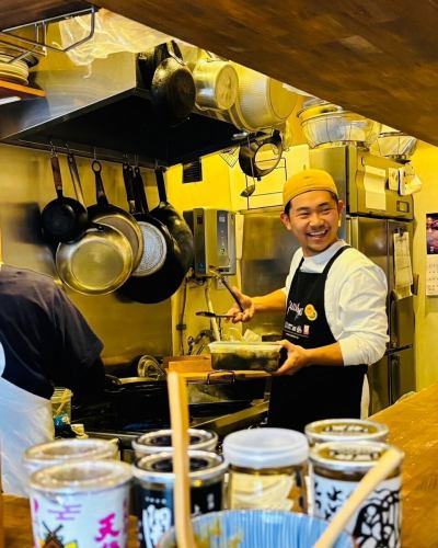 Following on from the announcement of our opening in Kochi,
At Miyamoto Deli in Takamatsu,
Hibiki's first pop-up has been confirmed.
Miyamoto Deli will be turning into Hibiki-kun's shop for two days only on August 10th and 11th.

After much deliberation, we decided on the shop name.
"Going Around"
@hibiki0810meguru

By the way, what about Hibiki-kun?
I can hear some of you saying that, so let me explain.
I'm a 25-year-old boy who has been working at Miyamoto Deli since last year.
He is one of the people who read that complicated job posting and applied.
He had a lot going on so I was hiding him at home 😂

He is a boy with a Showa-era vibe that is rare these days, having endured harsh punishment since elementary school and devoted himself to baseball.
He has extraordinary physical strength and is simple-minded, but has a kind heart.
He is characterized by his Shonen Jump-esque smile, reminiscent of Goku and Luffy, and his overflowing energy.

With the goal of opening his own shop in the future, he cycled around Japan, seeing the primary industries with his own eyes, and along the way he made many connections and ended up in Takamatsu.

We felt that when he stood behind the counter, his natural smile would be contagious and would spread to many people, so we decided to have him work at our company.

When we first met, he had been through a lot and was pretty rotten,
She cooked every day, studied subjects she was not good at, and grew through interacting with many people, and it seems she has regained some of her energy.

He is still rough around the edges and immature, so what will become of him in the future?
A lot happened in your 20s...That's interesting.

One of my recent pleasures is watching young Hibiki grow up from a special seat in the house.
He is currently on a journey and in the middle of training, so he is only employed for a limited period of time.(Probably 2-3 years) If you want to meet them, please apply soon.

The meaning behind the name "Meguri", details of the pop-up, and the menu development diary for this time are as follows:
It's posted on Hibiki's Instagram account.
Please read it and contact us if you are interested.
Thank you very much 🤲