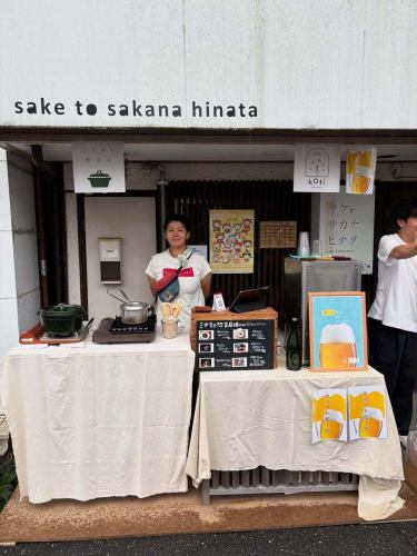 After a whirlwind week
@hibiki0810meguru
Hibiki-kun's first pop-up was a huge success, far exceeding expectations.
Since I was working alone, it was difficult to get the shop running, but it seems that kind customers who wanted to support Hibiki all gathered at Miyamoto Deli, and many people told me, "It was fun" and "It was delicious" 😭 I am truly grateful.Thank you everyone.

At the special Yosakoi stall in Kochi, people were able to watch the dancing, eat, drink, play with the children, and meet and reunite with many customers from across the prefecture.
It was a precious moment, almost like a club training camp, where I was able to listen to Hinata, Ururu, and Kochi Brewery talk at my leisure.

Thank you very much to everyone who was involved this time, the customers who came from far away, and everyone at Yoitambo in Kochi.

Thanks to you all, our business over the Obon holidays was a complete mess, and all the staff were exhausted. The owner yawned so much that his jaw nearly dropped, but he slept soundly yesterday, ate the first saury of the season, and is feeling much better now.

While preparing for the event with Kume Sakura at the end of the month,
This week, we will continue to value our daily business and work carefully.

Take-out reservations are exploding this week.
There are still seats available for dine-in, so please feel free to call or message us via LINE.

Thank you!