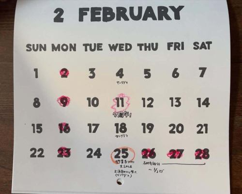 【一月和二月營業時間】

補充說明：12月26日至1月5日期間的外送預訂現已關閉。

◆ 關於新年假期期間外送預訂事宜
預訂將於本週末，即12月13日星期六截止。
如果您不確定，請盡快採取行動。
*31日的門票已售罄。

⸻

■ 一月日程安排

◎ 1/1（週四）
僅限預訂外帶
11:00-15:00

◎ 1/2（週五）- 1/4（週日）
新年特別營業時間
13:00-17:00（白天飲酒外帶）
※目前仍有空位。

◎ 1月12日（星期一/假日）- 1月18日（星期日）
宮本熟食店已歇業。
在此期間，我們的員工響君將
「Jun」快閃店營業一周
17:00-22:00

更多詳情請查看Jun的Instagram ⚾️
@hibiki0810meguru

⸻

■ 二月日程安排

◎ 2/11（週三）
宮本熟食店七週年慶🎉
（六週年紀念項目尚未完成，）
最近我覺得很焦慮😂）

◎ 2月25日（週三）
所有配菜都已售罄，酒水也全部喝光了。
非常感謝您的支持🍶

◎ 2月26日（星期四）~ 3月2日（星期一）
我們將因培訓旅行而暫停營業。
（前往鳥取縣梅津清酒釀造廠🔥）

⸻

營業日和營業時間將不規則。
如果您能在來店之前先查看一下就太好了🙇‍♀️
非常感謝您的合作。