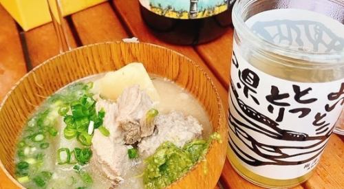 7주년 축제
추웠지만 외음료 역시 기분 좋네요 🍶

고지가 늦다는 것을 알기 힘들고 각처에서 꾸짖을 받았습니다만 😂 그런 가운데, 여러분 내점 진심으로 감사합니다.

도중 차가운 비에도 치면서, 들판 고양이와 많은 술을 보면서 마시는 술은 각별했습니다.

이번에 참가할 수 없었다는 분들도 다시 술과 와인 한 손에 밖에서 즐겁고 기분 좋게 토스트 할 수있는 기회를 만들 수 있다고 생각합니다.
라고 말하면서, 축제나 이벤트도 즐겁지만,
미야모토 반찬점은, 조용히 하고 있는 통상 운전이야말로 본영 발휘할 수 있다고 자부하고 있으므로, 또 또 부디 훌쩍 들러 주세요 🍶

8년째도 변함없이, 맛있는 술과 마음이 담긴 요리, 기분 좋은 공간을 여러분에게 전달할 수 있도록 노력하겠습니다.