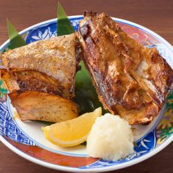 Salt-grilled tuna collar [rare cut]