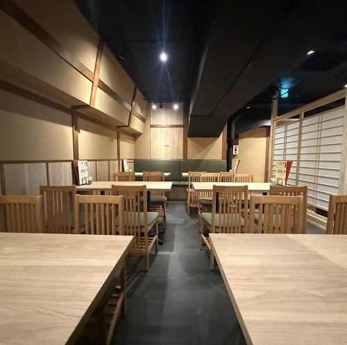 <p>【最大45名の広々とした空間◎】利用シーンは様々。昼宴会/普段使い/女子会/特別な宴会。35名様以上で貸切のご予約も受け付けております！10名様以上のご予約はお電話でのご予約が確実です◎</p>