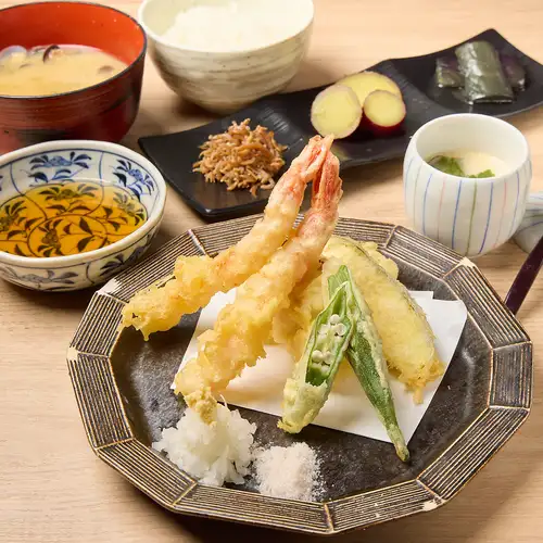 天麩羅盛り合わせと茶碗蒸し定食