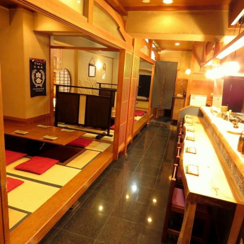 There is a counter seat that is recommended for one person or drinking sashimi!