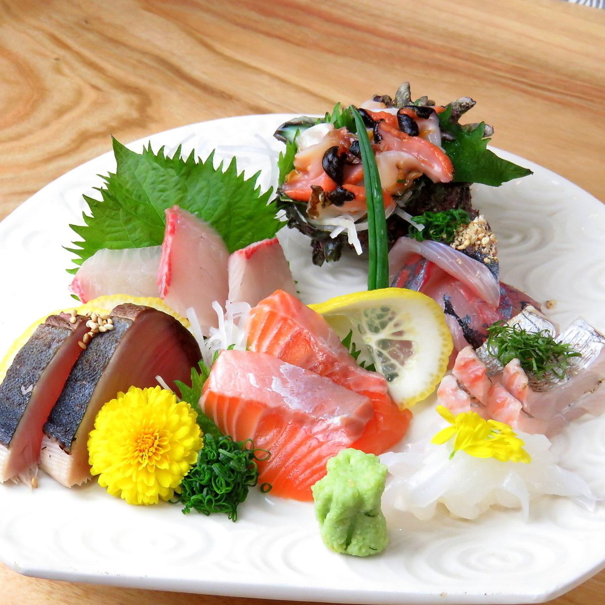 Luxuriously serve seasonal fresh fish! Perfect for company banquets with a sunken kotatsu table.