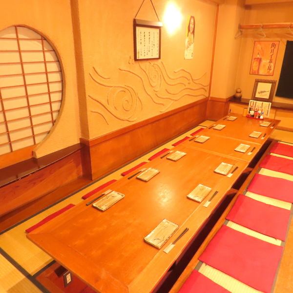 The interior is decorated with great attention to detail, such as the patterns painted on the walls, and is unified in a Japanese style, creating a warm and calming atmosphere.You can enjoy your time even more relaxingly on the sunken kotatsu seats, where you can relax your feet.We also have sunken kotatsu seats for 6 or 5 people, so it's recommended for drinking parties with friends and colleagues or girls' parties.