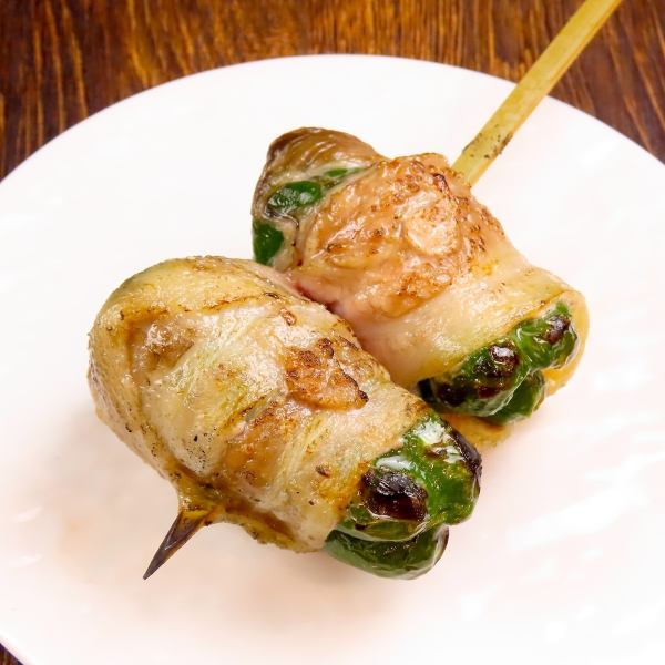 おだちゃんオリジナル「豚バラ巻ピーマン」はボリューム満点！必食の1本です！