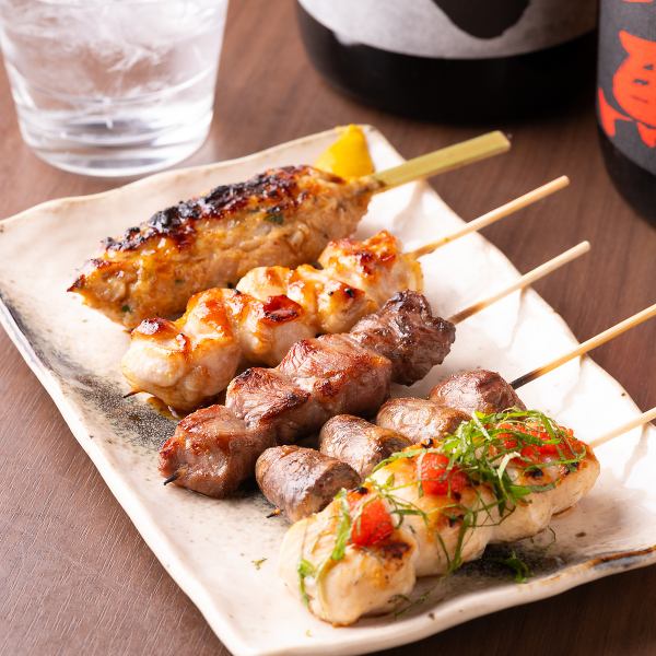 You can enjoy both chicken and pork skewers at the same time, assorted 5 types of skewers / 990 yen (tax included)