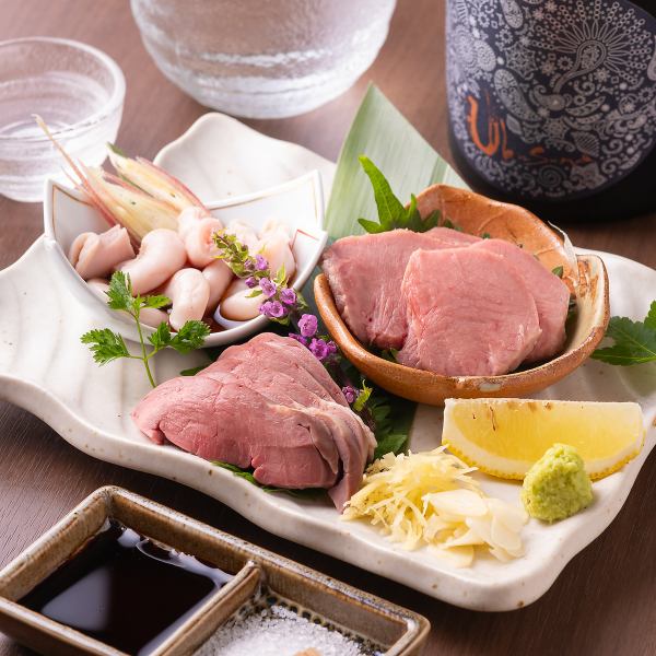 使用大分縣名牌豬肉!豬肉生魚片拼盤（牛舌、小袋、心）/1200日元