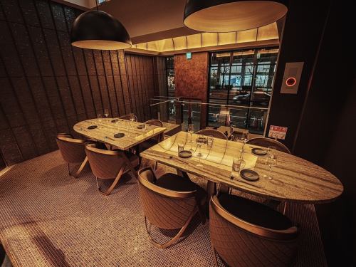 テーブルソファ席【2名様~OK】広々としたテーブルでゆったりとした時間を過ごせます…