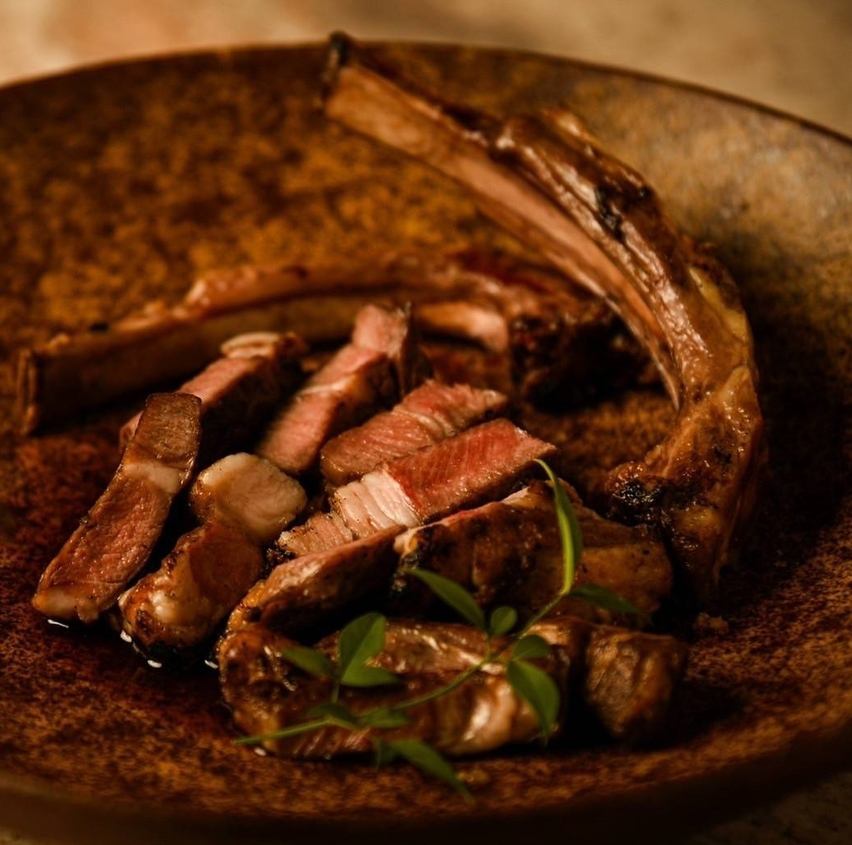 栄駅から徒歩5分。開放的な空間で本格和食を楽しめる♪