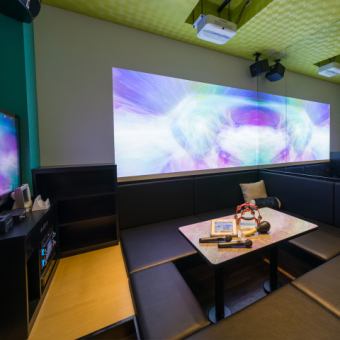 カラオケには珍しい掘りごたつ式個室は落ち着ける空間です。