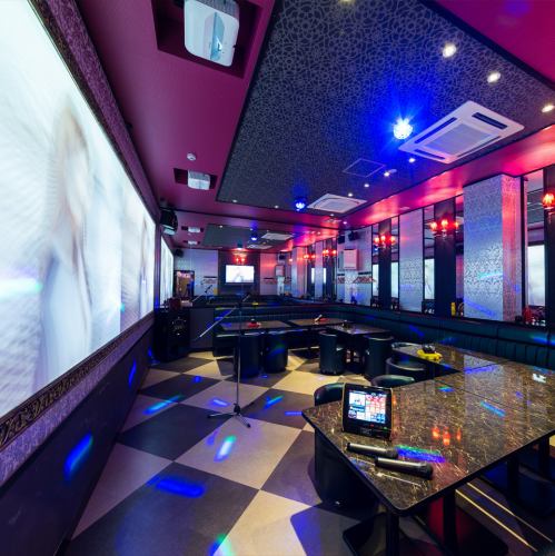 お洒落な照明と内装が魅力