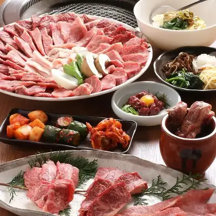 【全111品|食べ放題】黒毛和牛のカルビやロースを堪能するワンランク上の宴会コース