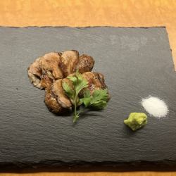 牛もも肉の網脂包み焼き