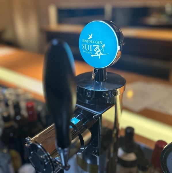 【東北初！翠ジンのサーバーをご用意しております♪ 】翠ジンは爽やかな香りと深い味わいが特徴◎特におすすめなのが、翠ジンソニックです！爽やかな口あたりとトニックのバランスが絶妙で、軽やかに楽しめる一杯となっています。アルコールが苦手な方でも飲みやすく、女性のお客様にもおすすめのドリンクです♪