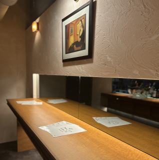 当店は仙台駅から徒歩わずか1分の好立地に位置するお洒落なスタンディングバーです。駅近なので、仕事帰りやお出かけの際に気軽に立ち寄っていただけます。スムーズにアクセスできるため、友人や同僚との待ち合わせに一杯などにもぜひ◎