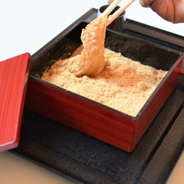 Warabi mochi is very popular.Warabi mochi will also be available for a limited time only.