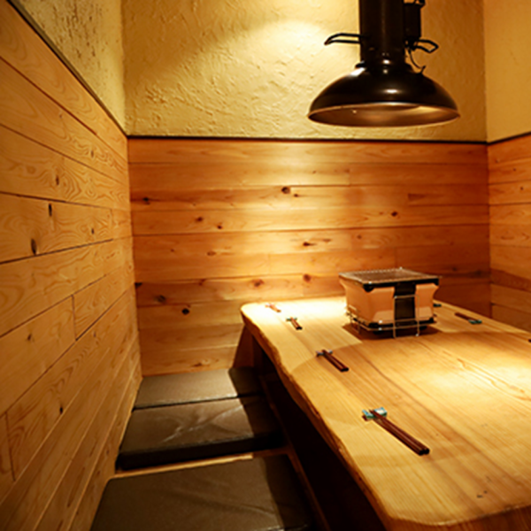 [Casual private rooms with a wooden theme] Very popular for company drinking parties and banquets! Of course, it can also be used for everyday use or with your family. There is no cover fee for requesting a private room!