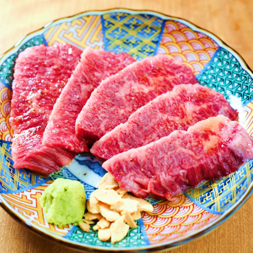 鮮度抜群のお肉料理♪味変も多数ご用意！