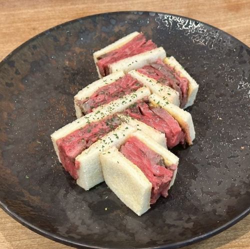 炭焼き和牛ローストサンド
