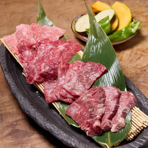 おすすめ迷ったらこれ！赤身肉4種スペシャルセット（野菜付き）