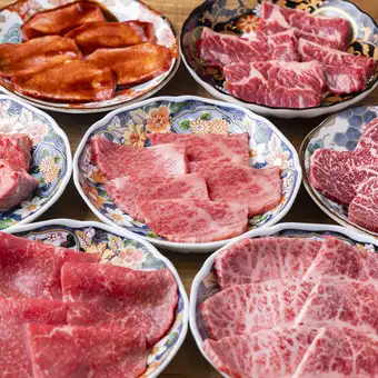 【회사 연회에 추천】야키니쿠 만끽 코스★염탕·아카미 3종 등 전 18품《120분 음료 무제한 첨부》