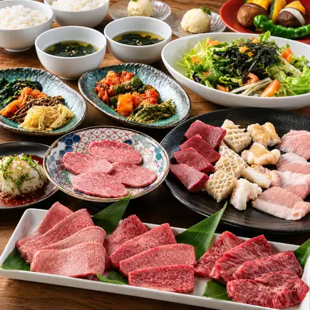 【商务宴请及周年纪念的完美之选】和牛盛宴套餐★包含18道菜,包括2种和牛及特选月见里脊肉(含120分钟畅饮)