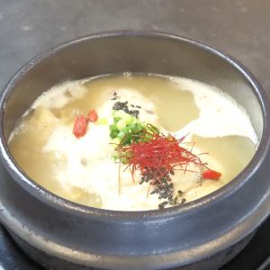 rich samgyetang (6 종류의 반찬 포함)