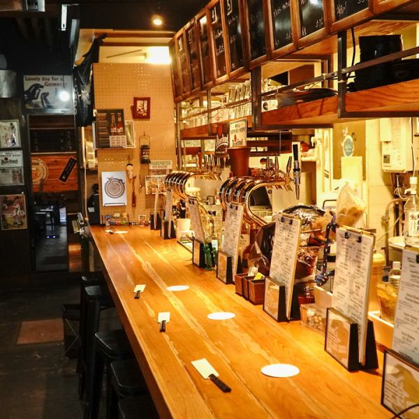 大森駅から徒歩圏内という好立地にありながら、店内は木の温もりに包まれた穏やかで落ち着いた雰囲気が漂います◎温かみのある照明が心地よく、日常の喧騒を忘れてゆったりとお食事を楽しめるのが魅力♪お一人様からグループ利用まで、どんなシーンでもリラックスして過ごせる空間づくりを大切にしております◎