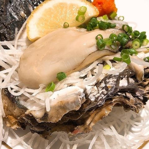 Raw oysters are available all year round.Horse sashimi and Otaru's famous half-fried young chicken♪