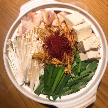 A course (all-you-can-drink included) where you can enjoy the popular white cloudy best mizutaki (or motsu nabe) and the best meatballs platter (4,500 yen)