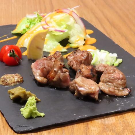 日本最奢华的鸭子。烤河内鸭腿