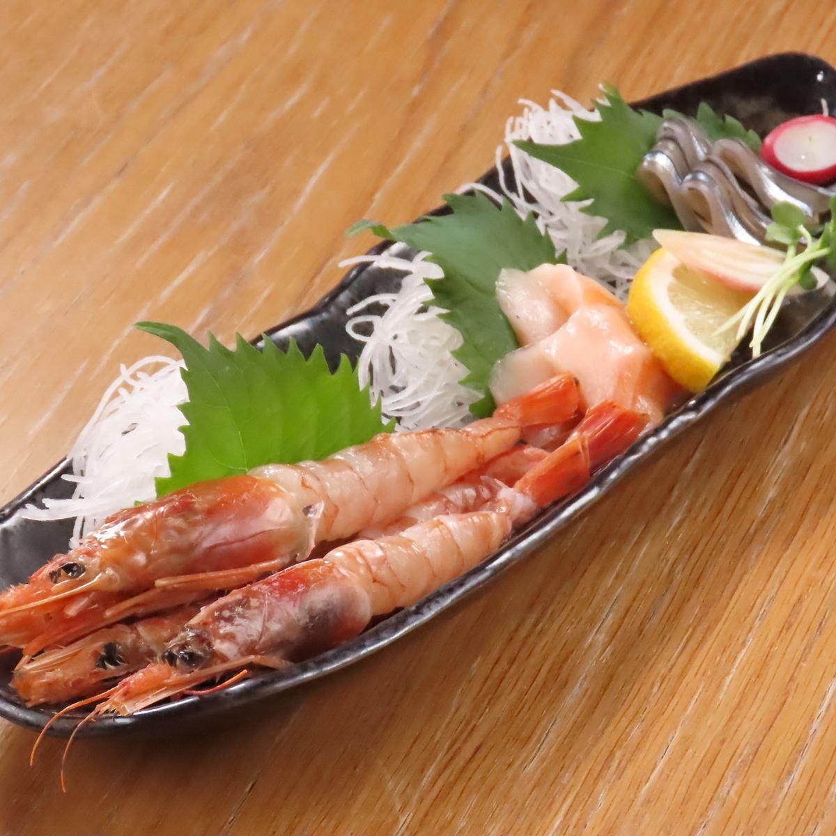 生牡蠣が一年中。馬刺しや小樽名物若鶏半身素揚げ♪