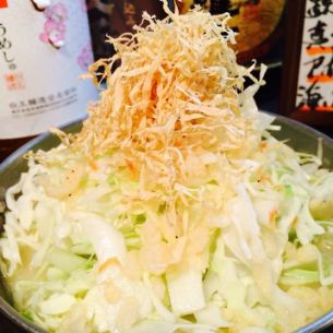 (出汁、キャベツ、天かす、桜えび、切りイカ）・・630円にお好みのトッピングをプラス！