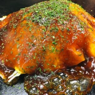 ミックス玉（豚肉・いか・たこ・えび）／神宮茶屋風広島焼き