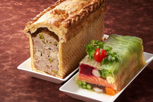 【계절의 식재료를 이용한 각종 코스를 준비】