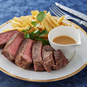 巴黎最受歡迎的瘦牛肉排配薯條 牛排薯條